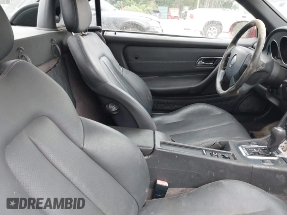1999 Mercedes-Benz SLK 230/320 z VIN WDBKK47F3XF101074, wystawiony jako IAAI lot #42291770 z przebiegiem 141 195 mil mil oraz . Historia ofert i sprzedaży dostępna na DreamBid. Obrazek 5.