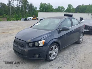 2016 Chevrolet Sonic LTZ z VIN 1G1JE5SB7G4156694, wystawiony jako IAAI lot #42157696 z przebiegiem 154 337 mil mil oraz . Historia ofert i sprzedaży dostępna na DreamBid. Obrazek 2.