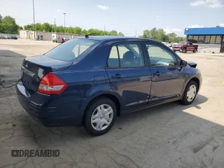 2011 Nissan Versa S z VIN 3N1BC1AP7BL402043, wystawiony jako Copart lot #60228645 z przebiegiem 86 179 mil mil oraz Szkoda całkowita • Salvage title. Historia ofert i sprzedaży dostępna na DreamBid. Obrazek 3.