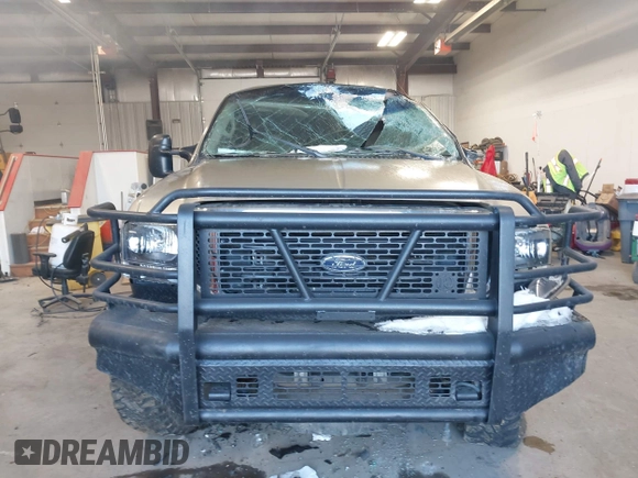 2001 Ford Super Duty F-250 XL with VIN 3FTNX21F81MA06613, listed as a IAAI auction lot 41445674 with 206,434 mi miles. Bid and sale history available at carsss.com. Image 12.