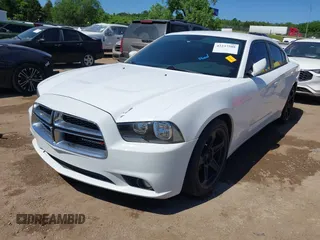 2013 Dodge Charger SXT z VIN 2C3CDXHG0DH575622, wystawiony jako IAAI lot #42237508 z przebiegiem 224 471 mil mil oraz . Historia ofert i sprzedaży dostępna na DreamBid. Obrazek 2.