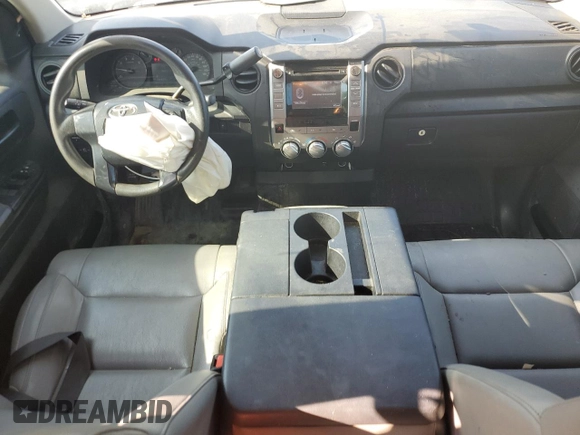 2016 Toyota Tundra SR z VIN 5TFRM5F15GX104090, wystawiony jako Copart lot #55453575 z przebiegiem 105 821 mil mil oraz Szkoda całkowita • Salvage title. Historia ofert i sprzedaży dostępna na DreamBid. Obrazek 8.