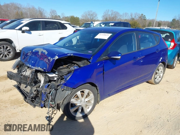 2013 Hyundai Accent SE with VIN KMHCU5AEXDU069605, listed as a IAAI auction lot 41320851 with 110,295 mi miles. Bid and sale history available at carsss.com. Image 2.
