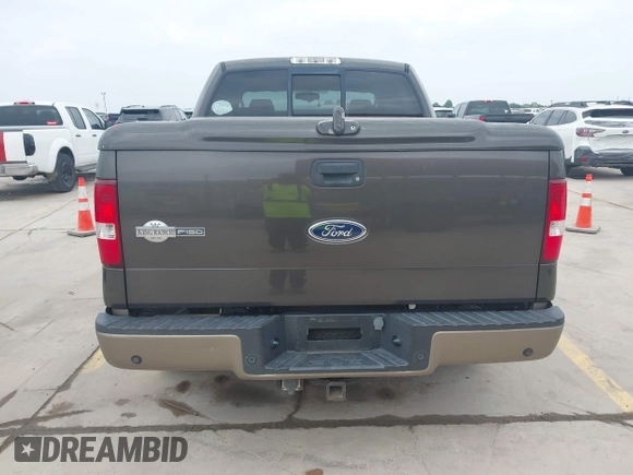2005 Ford F-150 XLT z VIN 1FTPW12515KE76541, wystawiony jako IAAI lot #42144856 z przebiegiem 239 039 mil mil oraz . Historia ofert i sprzedaży dostępna na DreamBid. Obrazek 16.