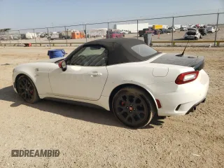 2019 FIAT 124 Spider Urbana Edition z VIN JC1NFAEK6K0142941, wystawiony jako Copart lot #75939004 z przebiegiem 28 402 mil mil oraz Szkoda całkowita • Salvage title. Historia ofert i sprzedaży dostępna na DreamBid. Obrazek 2.