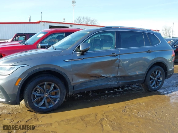 2022 Volkswagen Tiguan SE with VIN 3VV2B7AXXNM175448, listed as a IAAI auction lot 41604877 with 24,587 mi miles. Bid and sale history available at carsss.com. Image 6.