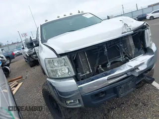 2008 Chevrolet Silverado 3500HD SRW 1LT z VIN 1GCHK33628F100592, wystawiony jako IAAI lot #41838192 z przebiegiem 221 333 mil mil oraz . Historia ofert i sprzedaży dostępna na DreamBid. Obrazek 1.
