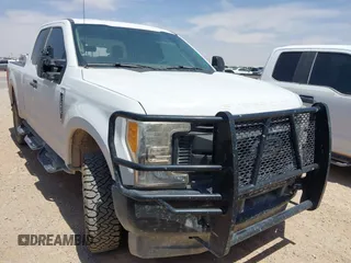 2017 Ford F-250 XLT with VIN 1FT7X2B61HEF18219, listed as a IAAI auction lot 42256823 with 174,381 mi miles and . Bid and sale history available at DreamBid. Image 1.