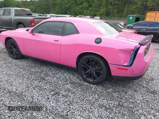 2018 Dodge Challenger SXT z VIN 2C3CDZAG8JH310769, wystawiony jako IAAI lot #42398650 z przebiegiem 136 012 mil mil oraz . Historia ofert i sprzedaży dostępna na DreamBid. Obrazek 3.