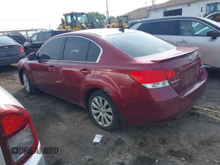 2011 Subaru Legacy Limited Power Moon z VIN 4S3BMBK61B3210862, wystawiony jako IAAI lot #42673408 z przebiegiem 166 781 mil mil oraz . Historia ofert i sprzedaży dostępna na DreamBid. Obrazek 3.
