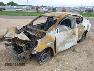 2017 Nissan Versa SV z VIN 3N1CN7AP7HL858263, wystawiony jako IAAI lot #42454860 z przebiegiem 82 129 mil mil oraz . Historia ofert i sprzedaży dostępna na DreamBid. Obrazek 2.