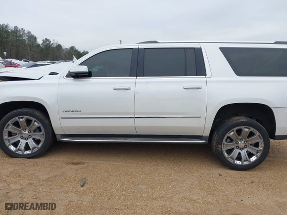 2016 GMC Yukon XL Denali with VIN 1GKS1HKJ8GR306576, listed as a IAAI auction lot 41518187 with 208,586 mi miles. Bid and sale history available at carsss.com. Image 15.