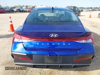 2025 Hyundai Elantra SEL Convenience with VIN KMHLS4DG1SU923939, listed as a IAAI auction lot 41893798 with 3,653 mi miles. Bid and sale history available at carsss.com. Image 16.