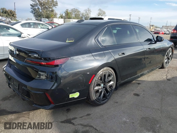 2023 BMW i7 xDrive60 z VIN WBY53EJ08PCN64169, wystawiony jako IAAI lot #40994066 z przebiegiem 6326 mil mil oraz . Historia ofert i sprzedaży dostępna na DreamBid. Obrazek 4.