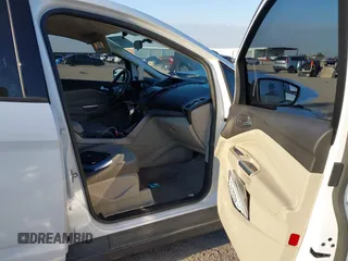 2013 Ford C-Max SE z VIN 1FADP5AU8DL556370, wystawiony jako IAAI lot #41276760 z przebiegiem 135 618 mil mil oraz . Historia ofert i sprzedaży dostępna na DreamBid. Obrazek 5.