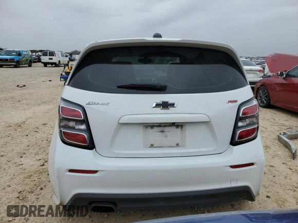 2020 Chevrolet Sonic LT z VIN 1G1JD6SB2L4139529, wystawiony jako Copart lot #87951275 z przebiegiem 127 332 mil mil oraz Szkoda całkowita • Salvage title. Historia ofert i sprzedaży dostępna na DreamBid. Obrazek 6.