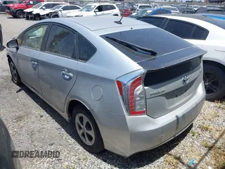2013 Toyota Prius One z VIN JTDKN3DU0D5568623, wystawiony jako IAAI lot #42174939 z przebiegiem 134 684 mil mil oraz . Historia ofert i sprzedaży dostępna na DreamBid. Obrazek 3.