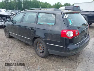 2007 Volkswagen Passat 2.0T z VIN WVWLK73C87E005532, wystawiony jako IAAI lot #42431778 z przebiegiem 175 793 mil mil oraz . Historia ofert i sprzedaży dostępna na DreamBid. Obrazek 3.