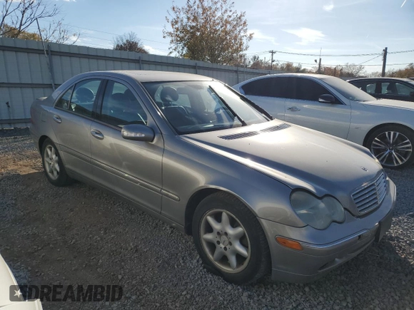 2004 Mercedes-Benz C 240 with VIN WDBRF81J14F463231, listed as a Copart auction lot 77785464 with 121,723 mi miles and Salvage title. Bid and sale history available at DreamBid. Image 4.