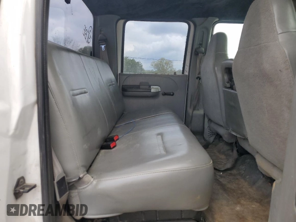 2006 Ford F-250 XL z VIN 1FTSW21516ED71127, wystawiony jako Copart lot #52815955 z przebiegiem 283 978 mil mil oraz Szkoda całkowita • Salvage title. Historia ofert i sprzedaży dostępna na DreamBid. Obrazek 10.