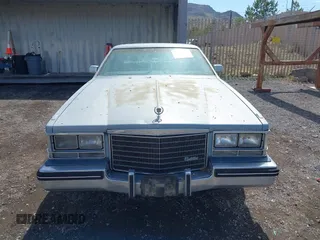 1985 Cadillac Seville z VIN 1G6KS698XFE804240, wystawiony jako IAAI lot #42125052 z przebiegiem 11 322 mil mil oraz . Historia ofert i sprzedaży dostępna na DreamBid. Obrazek 6.