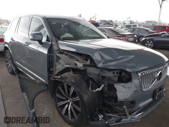 2023 Volvo XC90 Plus z VIN YV4062PN8P1989176, wystawiony jako IAAI lot #41957832 z przebiegiem 27 838 mil mil oraz . Historia ofert i sprzedaży dostępna na DreamBid. Obrazek 1.