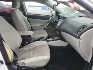 2018 Mitsubishi Outlander ES z VIN JA4AR3AU1JZ019712, wystawiony jako Copart lot #54940985 z przebiegiem 77 778 mil mil oraz Szkoda całkowita • Salvage title. Historia ofert i sprzedaży dostępna na DreamBid. Obrazek 7.