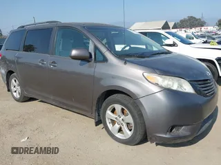 2014 Toyota Sienna LE AAS с VIN 5TDKK3DC6ES417913, выставлен на аукционе IAAI как лот 42466109 с пробегом Не указан миль и . История ставок и продаж доступна на DreamBid. Изображение 1.