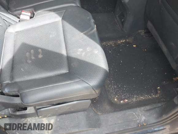 2018 Volkswagen Atlas SE with VIN 1V2KR2CA8JC575136, listed as a IAAI auction lot 42145011 with 139,107 mi miles and . Bid and sale history available at DreamBid. Image 8.
