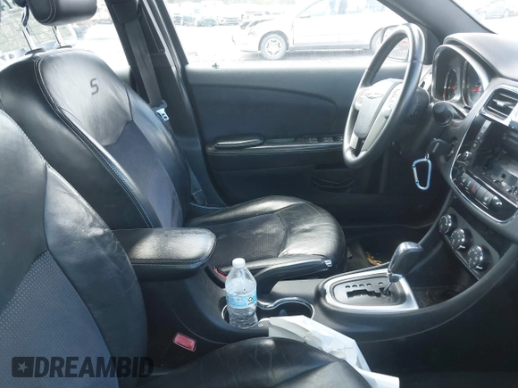2013 Chrysler 200 Limited with VIN 1C3CCBCG5DN617075, listed as a IAAI auction lot 40571420 with 179,750 mi miles. Bid and sale history available at carsss.com. Image 5.