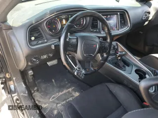2019 Dodge Challenger R/T Scat Pack z VIN 2C3CDZFJ0KH707009, wystawiony jako Copart lot #55480675 z przebiegiem 104 637 mil mil oraz Czysty tytuł • Clean title. Historia ofert i sprzedaży dostępna na DreamBid. Obrazek 8.