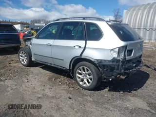 2012 BMW X5 35i z VIN 5UXZV4C56CL986384, wystawiony jako IAAI lot #41986665 z przebiegiem Nie podano mil oraz . Historia ofert i sprzedaży dostępna na DreamBid. Obrazek 3.