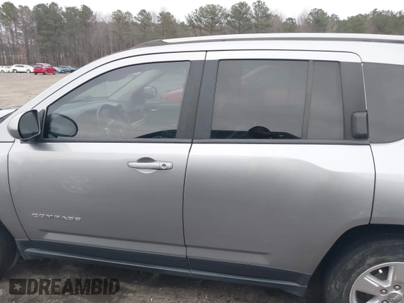 2016 Jeep Compass Latitude with VIN 1C4NJCEA2GD719694, listed as a IAAI auction lot 41508771 with 121,469 mi miles. Bid and sale history available at carsss.com. Image 15.