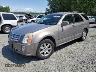 2008 Cadillac SRX RWD z VIN 1GYEE637780164161, wystawiony jako Copart lot #59238545 z przebiegiem 93 717 mil mil oraz Czysty tytuł • Clean title. Historia ofert i sprzedaży dostępna na DreamBid. Obrazek 1.