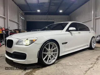 2010 BMW 7 Series 750Li z VIN WBAKB8C58ACY64395, wystawiony jako Copart lot #50849085 z przebiegiem 137 375 mil mil oraz Szkoda całkowita • Salvage title. Historia ofert i sprzedaży dostępna na DreamBid. Obrazek 2.