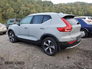 2024 Volvo XC40 Plus Bright Theme z VIN YV4L12UE0R2303399, wystawiony jako Copart lot #74531594 z przebiegiem 7 281 mil mil oraz Szkoda całkowita • Salvage title. Historia ofert i sprzedaży dostępna na DreamBid. Obrazek 2.