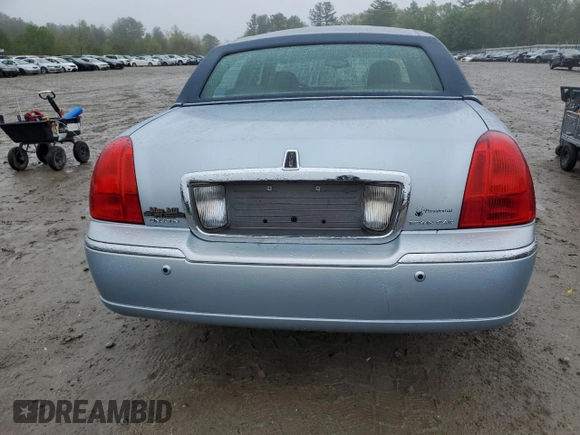 2005 Lincoln Town Car Signature Limited z VIN 1LNHM82W85Y648360, wystawiony jako Copart lot #55492705 z przebiegiem 76 110 mil mil oraz Tytuł czysty. Historia ofert i sprzedaży dostępna na DreamBid. Obrazek 6.