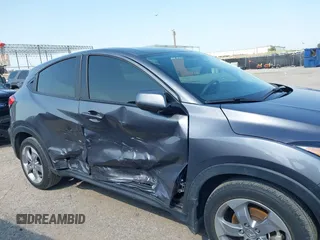 2022 Honda HR-V LX z VIN 3CZRU5H30NM718329, wystawiony jako IAAI lot #42396971 z przebiegiem 28 411 mil mil oraz . Historia ofert i sprzedaży dostępna na DreamBid. Obrazek 13.