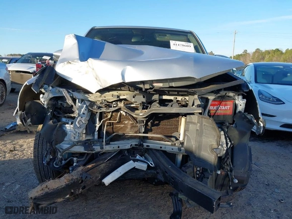 2018 Toyota 4Runner SR5 with VIN JTEBU5JRXJ5496948, listed as a IAAI auction lot 41478609 with 109,796 mi miles. Bid and sale history available at carsss.com. Image 13.