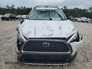 2024 Toyota Corolla Cross XLE z VIN 7MUDAAAG4RV102983, wystawiony jako Copart lot #50891575 z przebiegiem 12 023 mil mil oraz Szkoda całkowita • Salvage title. Historia ofert i sprzedaży dostępna na DreamBid. Obrazek 5.