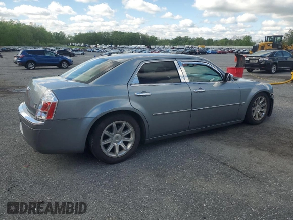 2006 Chrysler 300 C z VIN 2C3LA63HX6H439925, wystawiony jako Copart lot #56059655 z przebiegiem 206 856 mil mil oraz Czysty tytuł • Clean title. Historia ofert i sprzedaży dostępna na DreamBid. Obrazek 3.