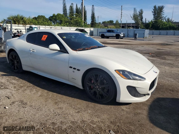 2015 Maserati GranTurismo MC with VIN ZAM45VLA5F0152820, listed as a Copart auction lot 64571614 with 0 mi miles and Salvage Title. Bid and sale history available at carsss.com. Image 4.