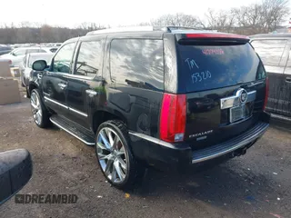 2007 Cadillac Escalade z VIN 1GYFK63857R153210, wystawiony jako IAAI lot #41704106 z przebiegiem 291 658 mil mil oraz . Historia ofert i sprzedaży dostępna na DreamBid. Obrazek 3.