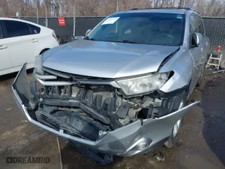 2011 Toyota Highlander with VIN 5TDBK3EH4BS044957, listed as a IAAI auction lot 41696233 with 276,287 mi miles. Bid and sale history available at carsss.com. Image 6.