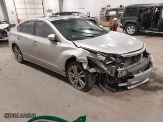 2013 Nissan Altima 3.5 SL with VIN 1N4BL3AP4DC235640, listed as a IAAI auction lot 41190246 with 86,784 mi miles. Bid and sale history available at carsss.com. Image 1.