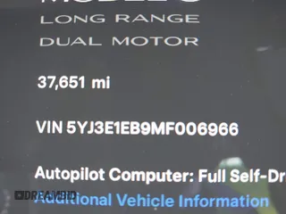 2021 Tesla Model 3 Long Range z VIN 5YJ3E1EB9MF006966, wystawiony jako IAAI lot #41976745 z przebiegiem 37 651 mil mil oraz . Historia ofert i sprzedaży dostępna na DreamBid. Obrazek 9.