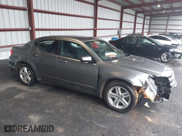 2012 Dodge Avenger SXT z VIN 1C3CDZCBXCN163432, wystawiony jako IAAI lot #39332608 z przebiegiem 169 102 mil mil oraz . Historia ofert i sprzedaży dostępna na DreamBid. Obrazek 1.