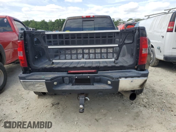 2007 GMC Sierra 3500HD DRW SLE2 z VIN 1GTJK33697F557321, wystawiony jako Copart lot #55412825 z przebiegiem 311 177 mil mil oraz Szkody całkowita. Historia ofert i sprzedaży dostępna na DreamBid. Obrazek 6.