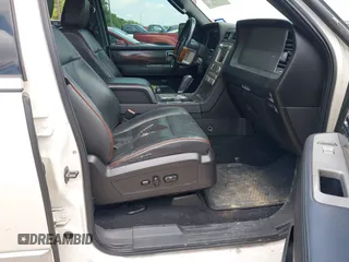 2007 Lincoln Navigator z VIN 5LMFL27567LJ14424, wystawiony jako IAAI lot #42202680 z przebiegiem 266 419 mil mil oraz . Historia ofert i sprzedaży dostępna na DreamBid. Obrazek 5.