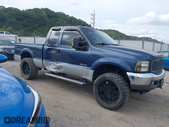 2004 Ford Super Duty F-250 XL with VIN 1FTNX21P04EA03269, listed as a IAAI auction lot 40376204 with 174,588 mi miles. Bid and sale history available at carsss.com. Image 1.